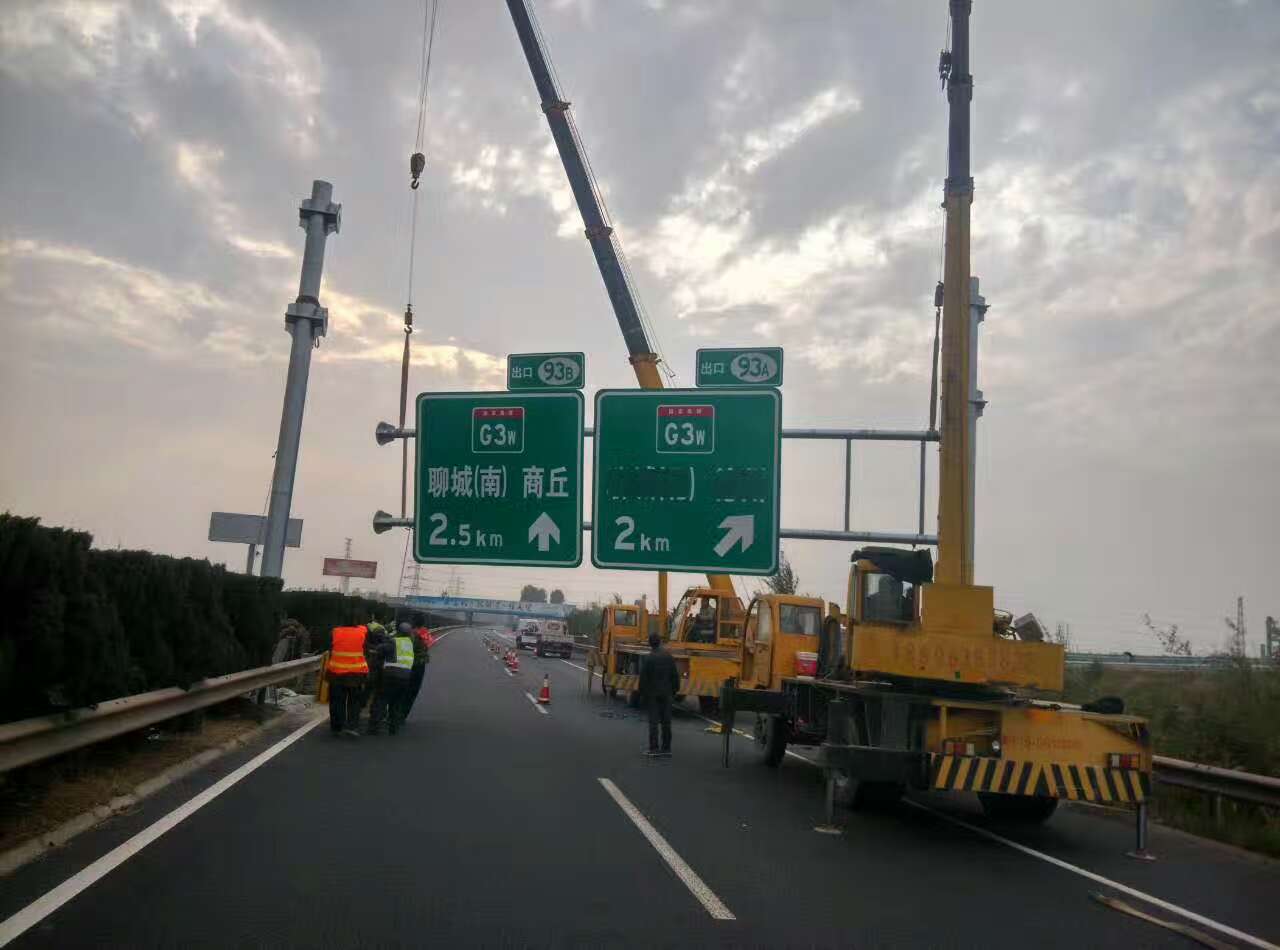 喀什喀什高速公路标志牌施工案例