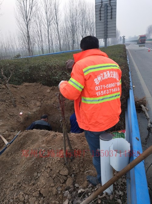 喀什喀什高速公路标志牌施工案例
