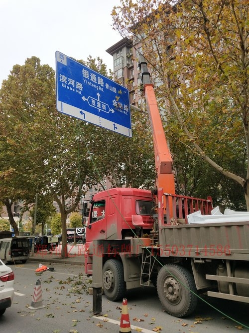 喀什喀什郑州市北三环英才街交通标志牌安装现场